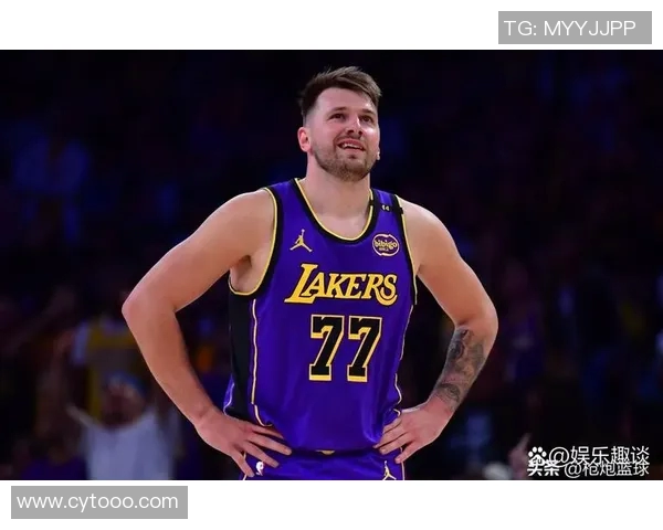 湖人防守漏洞难挡独行侠，东契奇英雄联盟式表现能否填补防守大坑？